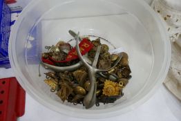 A small tub of military buttons and similar