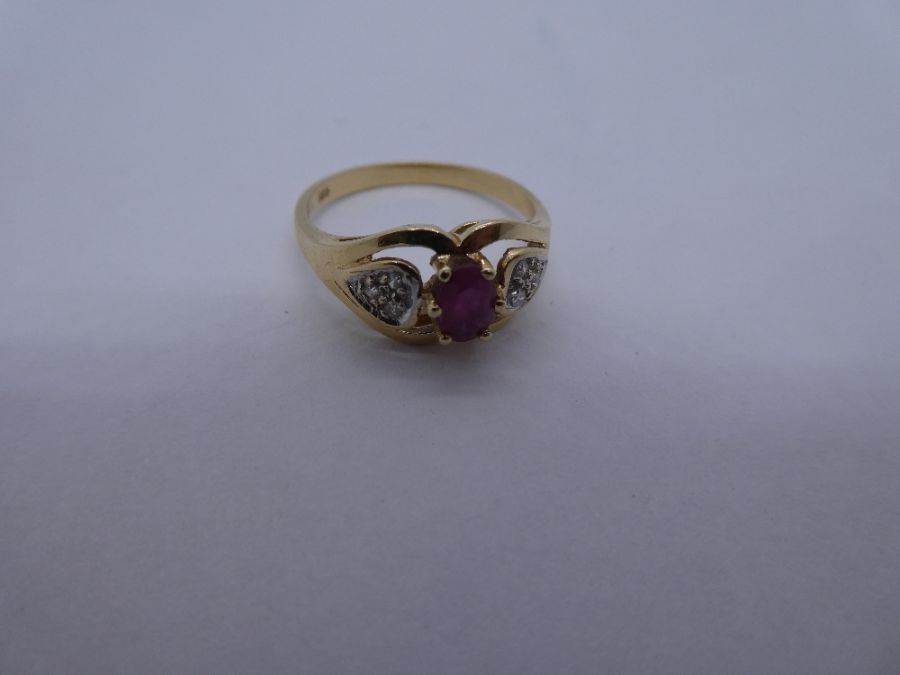 14ct yellow gold dress ring with central oval ruby flanked diamond chips, in heart shaped shoulders, - Image 2 of 2