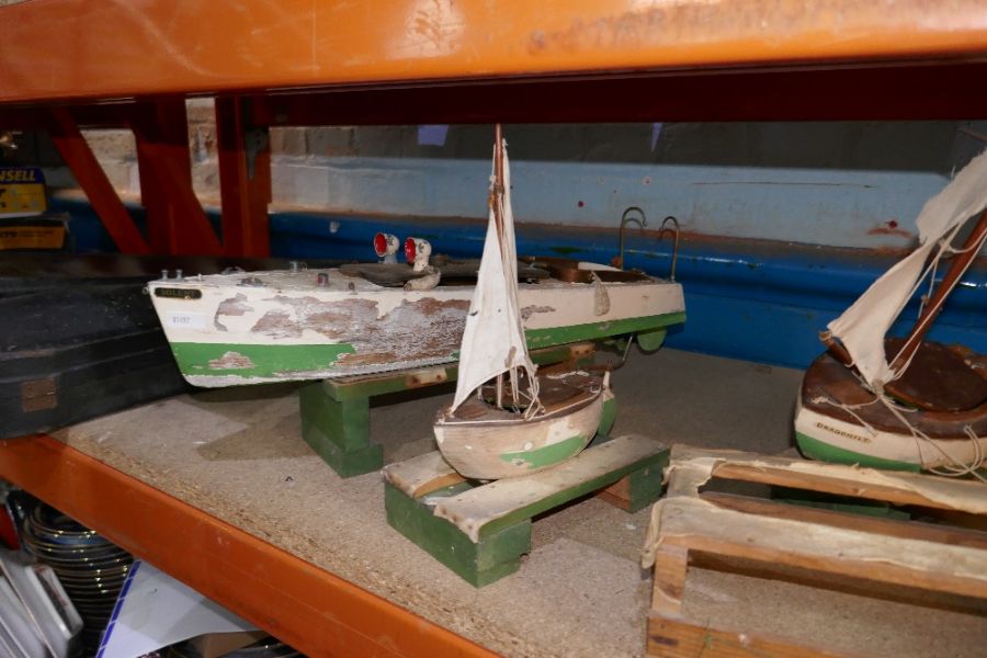 Collection of vintage wooden pond yachts, accessories and boxed 'Oh Penny' dolls house - Image 7 of 9