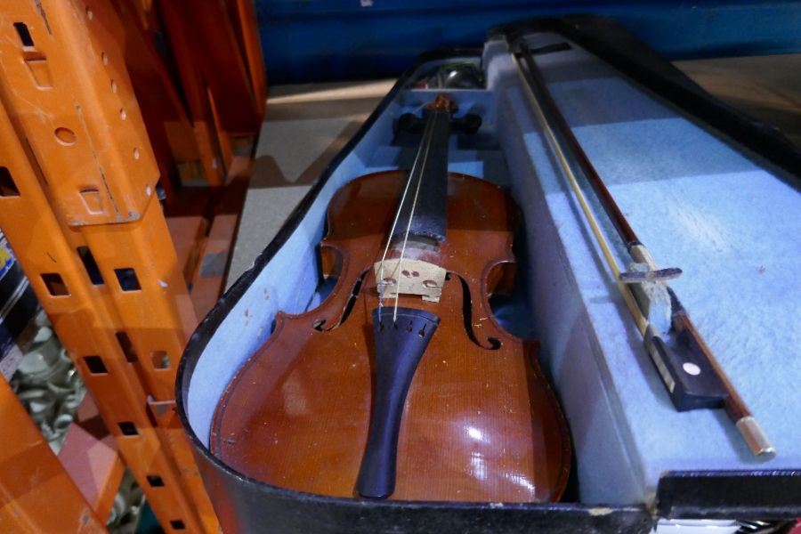 Two vintage cased violins - Image 2 of 4