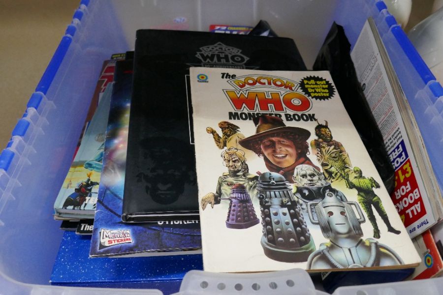 Doctor Who; a large collection of magazines, ephemera, annuals etc, including a selection of signed - Image 6 of 9