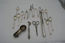 A mixed silver lot comprising of decorative Victorian teaspoons with hallmarks to include Sheffield