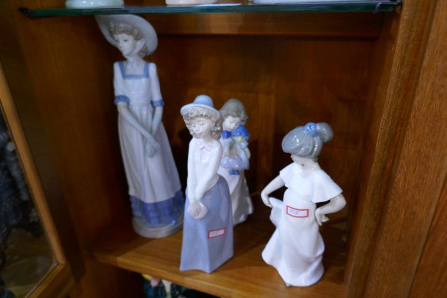 A quantity of Nao figurines - Image 3 of 5