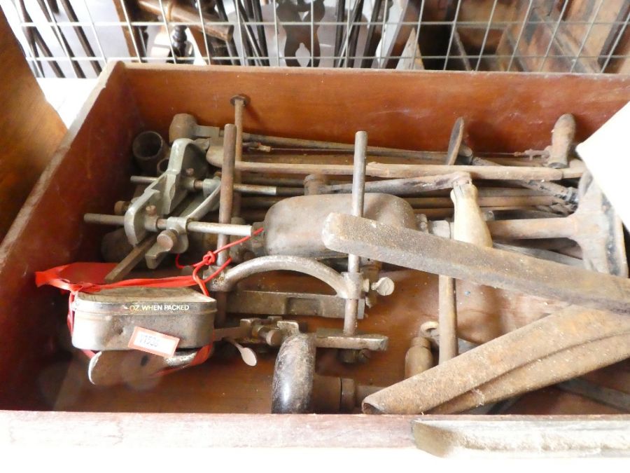 A quantity of tools, some lathe parts and a Singer sewing machine - Image 3 of 5