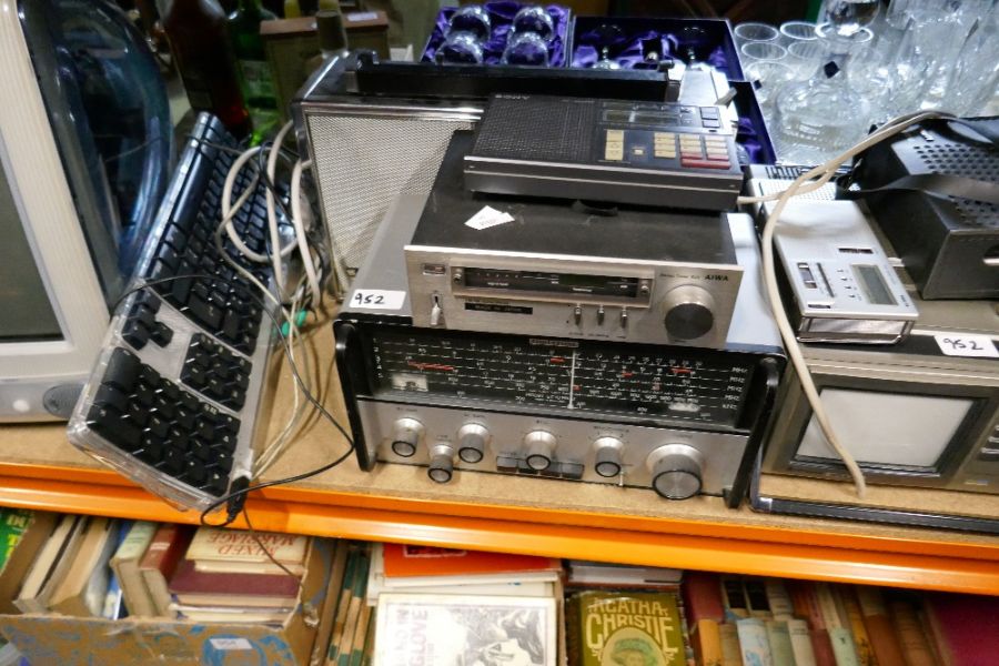 A quantity of vintage audio equipment and similar - Image 2 of 3