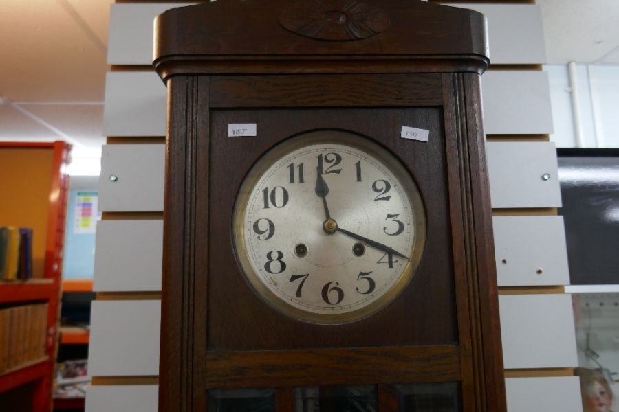 A 1930's oak hanging wall clock - Image 3 of 3