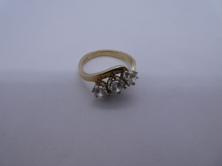 9ct yellow gold dress ring of crossover design inset three clear stones, Size N/O, 3.8g approx - Image 3 of 3
