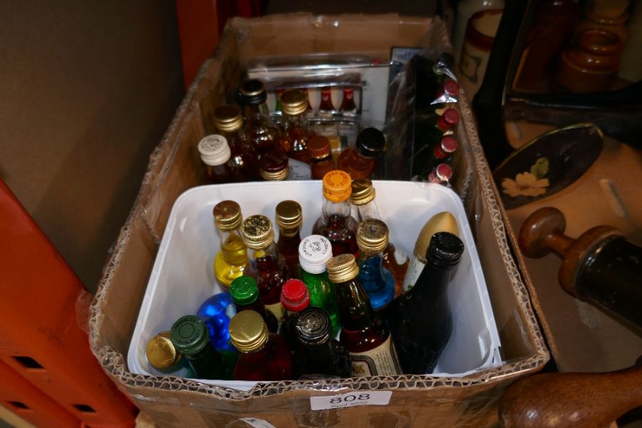 Box containing quantity of alcoholic miniatures - Image 3 of 3