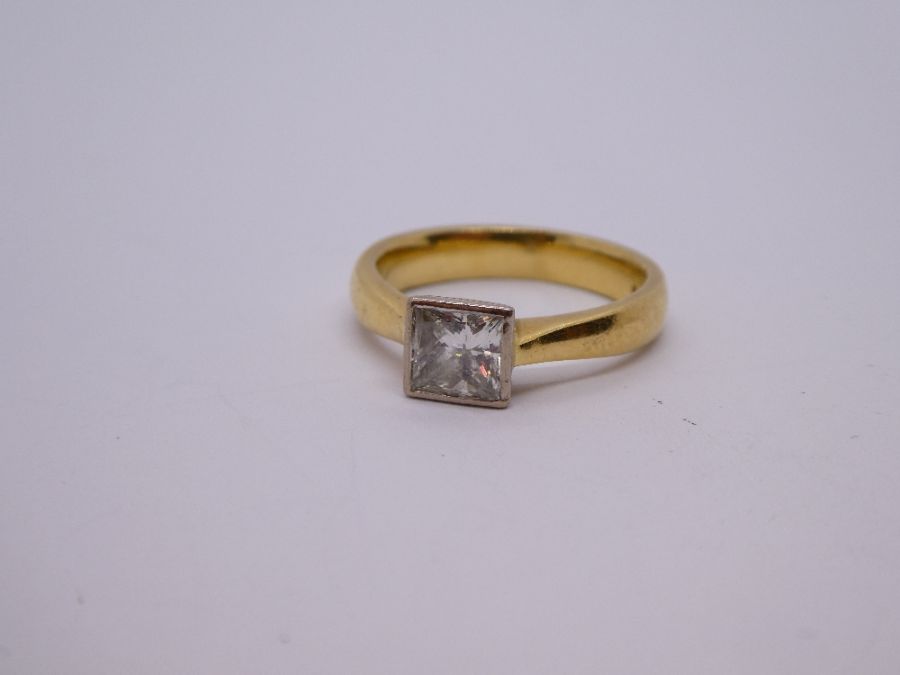 18ct yellow gold Princess cut solitaire diamond ring, approx 0.95 carat, marked 750, 4.9g approx