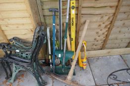 Various tools, mainly for garden use