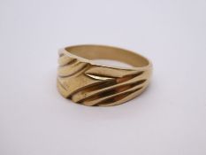 18ct yellow gold gents ring, marked 18K, approx 6.6g