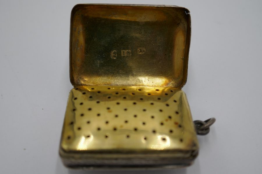 A Victorian silver Vinaigrette with central vacant cartouche and decorative engraved detail. Gilded - Image 5 of 12