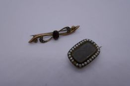 Antique 9ct yellow gold bar brooch with central garnet and seed pearls, together with antique yellow