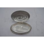 A silver oval box marked 925, London 2000, H J. approx 1.2oxt. Pretty interior