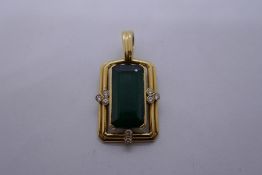 Portuguese 19K yellow gold pendant set with an emerald cut tourmaline with diamond clusters, Portugu