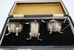 Cased silver covet comprising of two salts and a pepper, and two salt spoons. Salt having Bristol bl