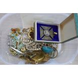 Collection of costume jewellery to include, silver brooches, ring, Victorian Diamond Jubilee photofr