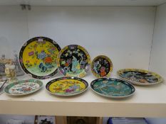 A quantity of modern Japanese chargers and plates (7)