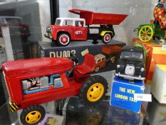 Clockwork tinplate vintage toys to include Tipper Truck and Russian Circus Clown (5)