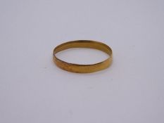 High carat unmarked wedding band, size O, 1g approx