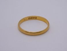 22ct yellow gold wedding band marked 22, 2.1g approx