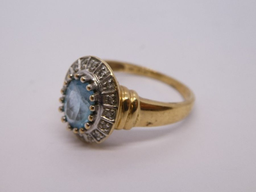 9ct yellow gold blue topaz cluster ring, AF, band cut, and another topaz and diamond cluster ring, b - Image 2 of 5