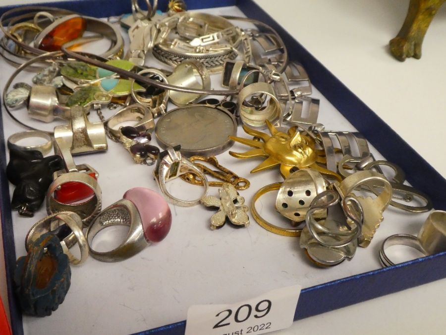 Tray of vintage and modern good quality silver jewellery including an enamel brooch, 14k and silver - Image 3 of 3