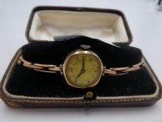 9ct Yellow gold wristwatch with 15 jewel movement, Buren Eldis, case marked 375, expanding 9ct yello