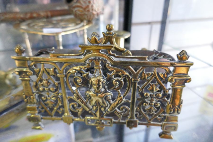 A mixed lot of metalware to incl. an ornate brass letter rack - Image 3 of 4