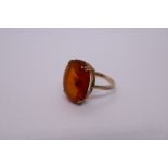 Vintage 9ct yellow gold dress ring with large oval amber complete with two mosquitoes, size O, 3.4g