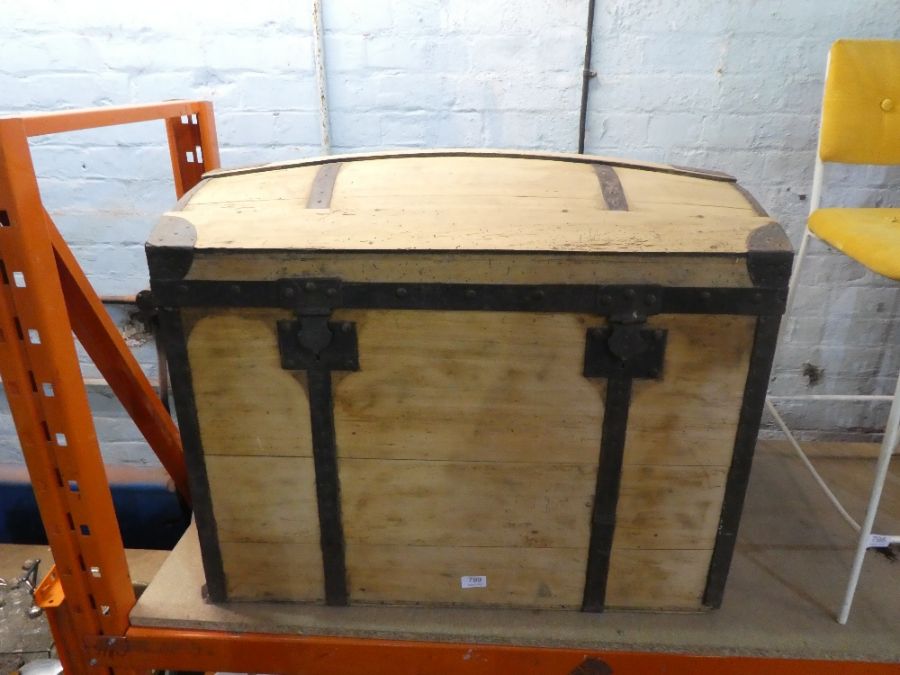 An iron bound wooden trunk with domed top - Image 2 of 3