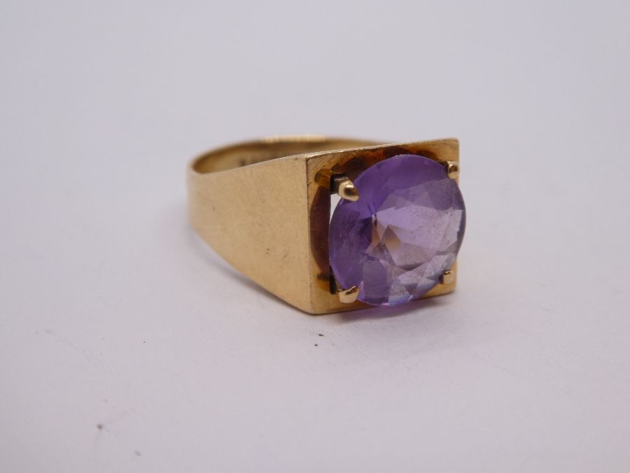 9ct yellow gold ring with large round faceted amethyst on 4 claw mount, marked 375, maker W.G, Birmi - Image 4 of 4