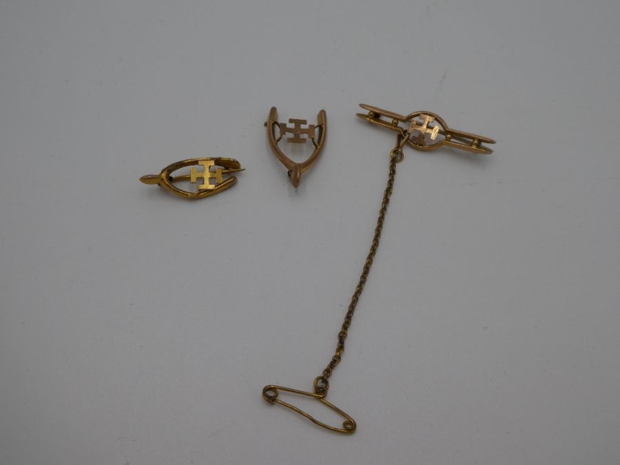 Three 9ct yellow gold brooches two of wishbone design, all marked 9 carat, 3g