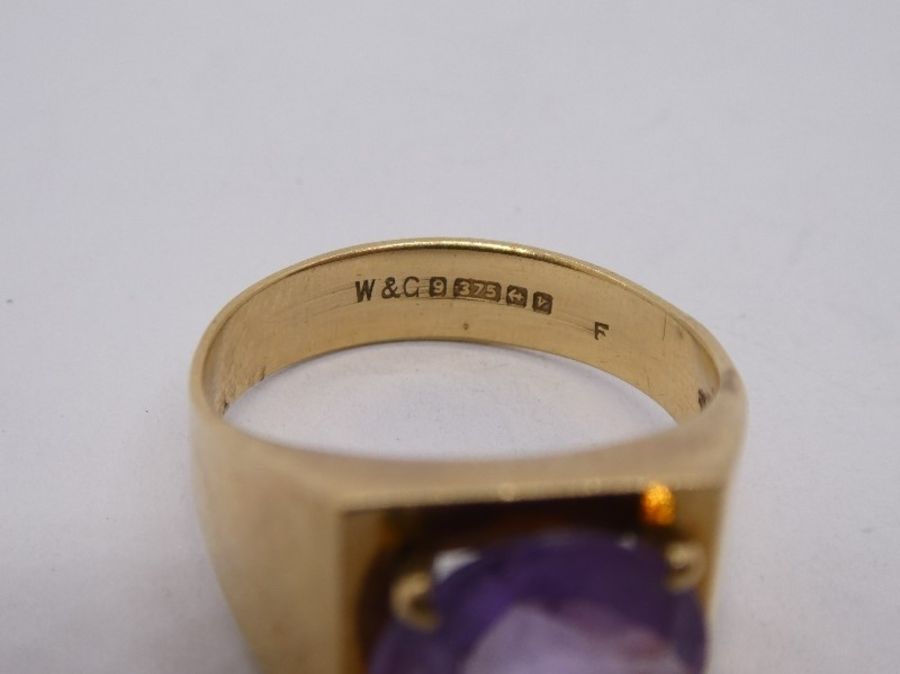 9ct yellow gold ring with large round faceted amethyst on 4 claw mount, marked 375, maker W.G, Birmi - Image 3 of 4