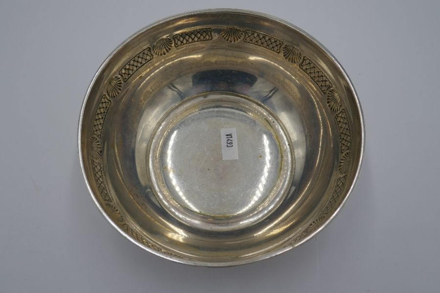 A silver Continental circular bowl with embossed border design on the body. Marked 800 on the base. - Image 3 of 5