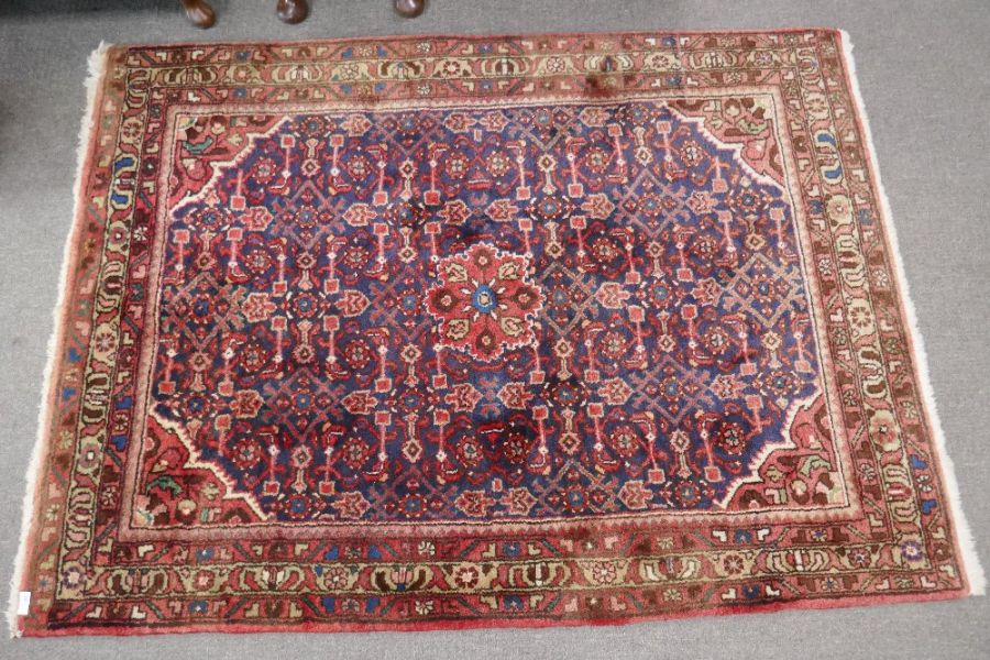 A Hamadan rug, the central field having repeated design, 167 x 121cms