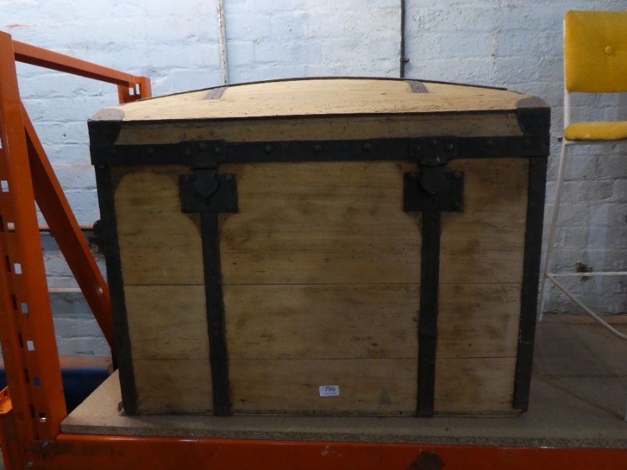An iron bound wooden trunk with domed top - Image 3 of 3
