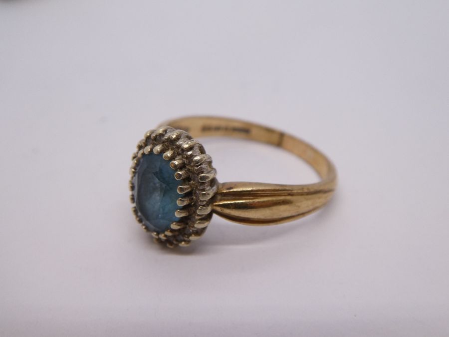 9ct yellow gold blue topaz cluster ring, AF, band cut, and another topaz and diamond cluster ring, b - Image 4 of 5