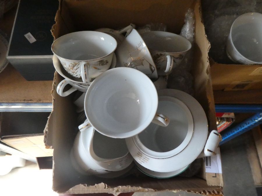 A quantity of collectors plates