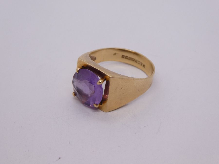 9ct yellow gold ring with large round faceted amethyst on 4 claw mount, marked 375, maker W.G, Birmi