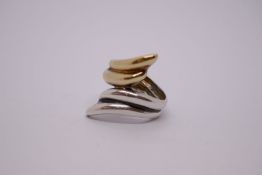 14ct twin tone gold contemporary crossover design ring, marked 585, size O, approx 5g