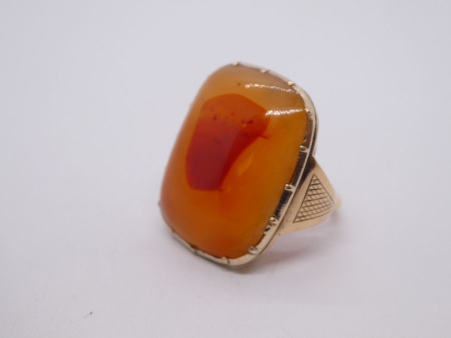 Antique yellow gold ring set with large polished cornelian, marked inside CT, size N/O - Image 4 of 5