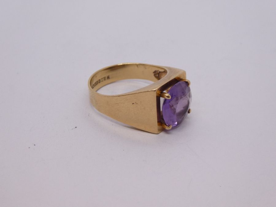 9ct yellow gold ring with large round faceted amethyst on 4 claw mount, marked 375, maker W.G, Birmi - Image 2 of 4