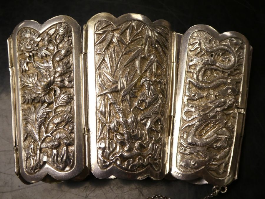 Chinese articulated silver cuff, 6 embossed panels decorated figures, building, dragons and flowers, - Image 2 of 5