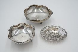 A silver 800 petal design bowl on three feet with embossed details, marked SAR 800. With a smaller e