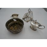 A quantity of silver items to include a Synyer and Beddoes salt with pretty border and design, a Sha