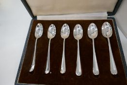 A cased set of six Scottish silver teaspoons, Glasgow 1947 Duncan and Scobbie. Decorative handles. A