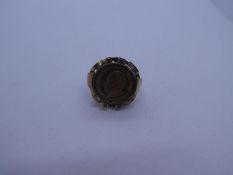 14ct yellow gold signet ring mounting a 1949-1963 Konrad Adenauer German coin, not gold, approx 2.6g