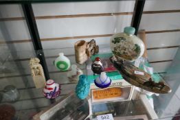 Modern Chinese snuff bottles, soapstone carvings and sundry