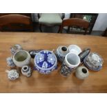 A quantity of Oriental items, including blue and white examples